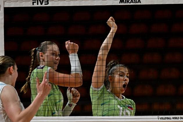 Argentina v Slovenia - FIVB Women s Volleyball World Championship, WM, Weltmeisterschaft NAKHON RATCHASIMA, THAILAND - AUGUST 26: Sasa Planinsec (R) and Eva Zatkovic (L) of Slovenia celebrate after scoring a point during the FIVB Women s Volleyball World Championship match between Argentina and Slovenia at Korat Chatchai Hall in Nakhon Ratchasima, Thailand, on August 26, 2025. Mustafa Hatipoglu Anadolu Nakhon Ratchasima Thailand. Editorial use only. Please get in touch for any other usage.  Copyright: x2025xAnadoluxMustafaxHatipoglux