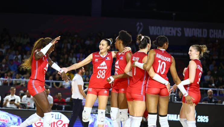 (250826) -- CHIANG MAI, Aug. 26, 2025 -- Players of France celebrate during the Preliminary Phase Pool C match between France and Greece at the Volleyball Women s World Championship, WM, Weltmeisterschaft in Chiang Mai, Thailand, Aug. 26, 2025. ) (SP)THAILAND-CHIANG MAI-VOLLEYBALL-WOMEN S WORLD CHAMPIONSHIP-FRANCE VS GREECE SunxWeitong 