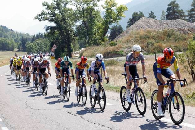The pack competes in the fourth stage of La Vuelta cycling tour between Susa and Voiron, 26 August 2025. This stage covering 206,7 km is the last one held in Italy before teams departs for Spain to continue the race. Fourth stage of La Vuelta cycling tour !ACHTUNG: NUR REDAKTIONELLE NUTZUNG!  Copyright: xJavierxLizonx GRAF2963 20250826-55017741129_1