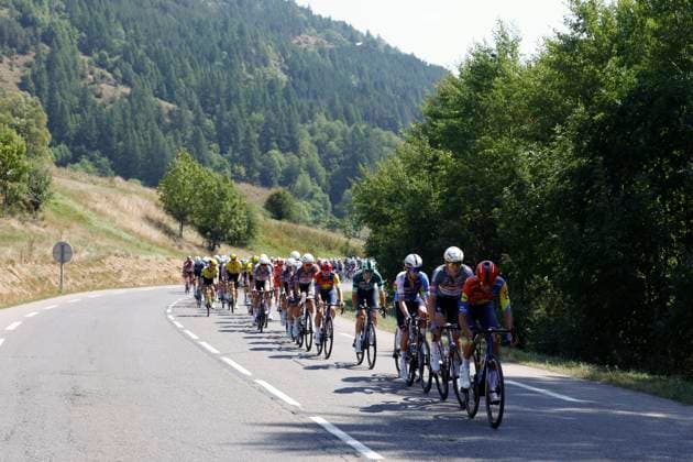 The pack competes in the fourth stage of La Vuelta cycling tour between Susa and Voiron, 26 August 2025. This stage covering 206,7 km is the last one held in Italy before teams departs for Spain to continue the race. Fourth stage of La Vuelta cycling tour !ACHTUNG: NUR REDAKTIONELLE NUTZUNG!  Copyright: xJavierxLizonx GRAF2964 20250826-55017741141_1