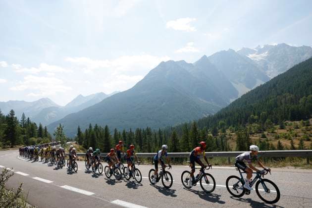 The pack competes in the fourth stage of La Vuelta cycling tour between Susa and Voiron, 26 August 2025. This stage covering 206,7 km is the last one held in Italy before teams departs for Spain to continue the race. Fourth stage of La Vuelta cycling tour !ACHTUNG: NUR REDAKTIONELLE NUTZUNG!  Copyright: xJavierxLizonx GRAF2985 20250826-55017741145_1