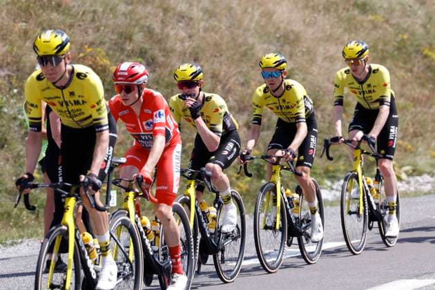 The pack competes in the fourth stage of La Vuelta cycling tour between Susa and Voiron, 26 August 2025. This stage covering 206,7 km is the last one held in Italy before teams departs for Spain to continue the race. Fourth stage of La Vuelta cycling tour !ACHTUNG: NUR REDAKTIONELLE NUTZUNG!  Copyright: xJavierxLizonx GRAF2999 20250826-55017741157_1