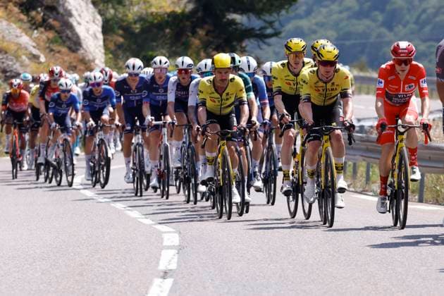 The pack competes in the fourth stage of La Vuelta cycling tour between Susa and Voiron, 26 August 2025. This stage covering 206,7 km is the last one held in Italy before teams departs for Spain to continue the race. Fourth stage of La Vuelta cycling tour !ACHTUNG: NUR REDAKTIONELLE NUTZUNG!  Copyright: xJavierxLizonx GRAF3009 20250826-55017741173_1