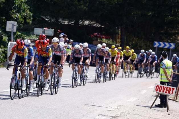 The pack competes in the fourth stage of La Vuelta cycling tour between Susa and Voiron, 26 August 2025. This stage covering 206,7 km is the last one held in Italy before teams departs for Spain to continue the race. Fourth stage of La Vuelta cycling tour !ACHTUNG: NUR REDAKTIONELLE NUTZUNG!  Copyright: xJavierxLizonx GRAF3001 20250826-55017741182_1