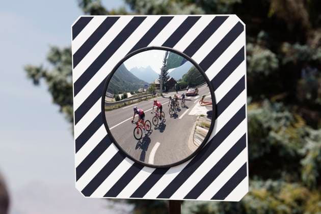 Several cyclists reflected on a mirror during the fourth stage of La Vuelta cycling tour between Susa and Voiron, 26 August 2025. This stage covering 206,7 km is the last one held in Italy before teams departs for Spain to continue the race. Fourth stage of La Vuelta cycling tour !ACHTUNG: NUR REDAKTIONELLE NUTZUNG!  Copyright: xJavierxLizonx GRAF2923 20250826-55017741197_1