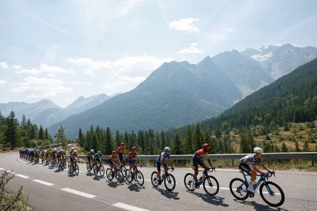 The pack competes in the fourth stage of La Vuelta cycling tour between Susa and Voiron, 26 August 2025. This stage covering 206,7 km is the last one held in Italy before teams departs for Spain to continue the race. Fourth stage of La Vuelta cycling tour !ACHTUNG: NUR REDAKTIONELLE NUTZUNG!  Copyright: xJavierxLizonx GRAF3041 20250826-55017741255_1