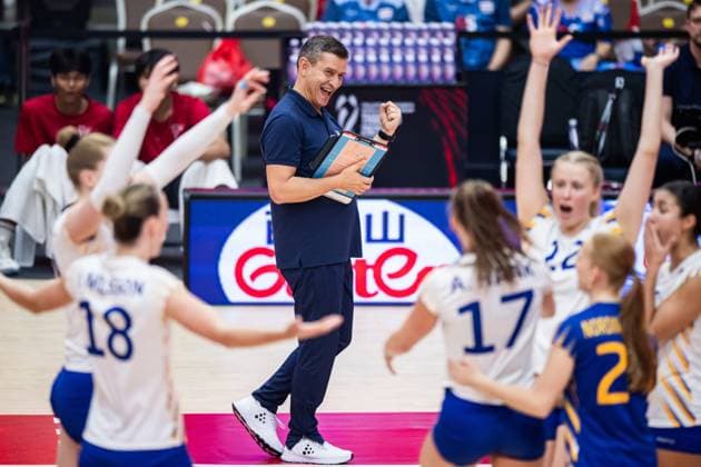 250826 head coach Lorenzo Micelli of Sweden celebrates during the women s volleyball world championship match between Sweden and Egypt on August 26, 2025 in Bangkok Photo Kaikungwon Duanjumroon BILDBYRAN code XY XY0070 volleyball volleyball landslaget egypt sverige egypten national team sweden dam bbeng vm world championship jubel  Copyright: KaikungwonxDuanjumroon BB250826BB230