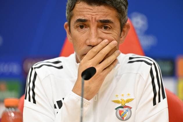 Ahead of Benfica v Fenerbahce - UEFA Champions League LISBON, PORTUGAL - AUGUST 26: Head coach Bruno Lage of Benfica answers the questions of journalists after the training session at the club s facility ahead of the UEFA Champions League play-off second leg match against Fenerbahce in Lisbon, Portugal, on August 26, 2025. Burak Akbulut Anadolu Lisbon Portugal. Editorial use only. Please get in touch for any other usage.  Copyright: x2025xAnadoluxBurakxAkbulutx