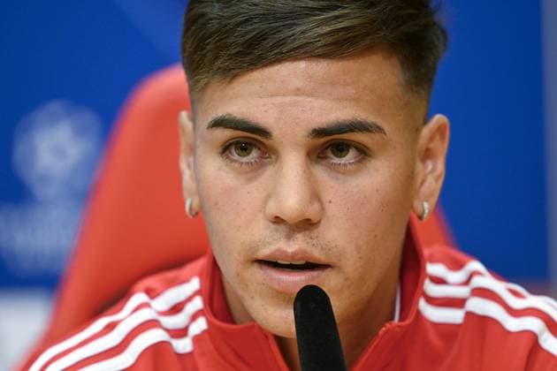 Ahead of Benfica v Fenerbahce - UEFA Champions League LISBON, PORTUGAL - AUGUST 26: Enzo Barrenechea of Benfica answers the questions of journalists after the training session at the club s facility ahead of the UEFA Champions League play-off second leg match against Fenerbahce in Lisbon, Portugal, on August 26, 2025. Burak Akbulut Anadolu Lisbon Portugal. Editorial use only. Please get in touch for any other usage.  Copyright: x2025xAnadoluxBurakxAkbulutx