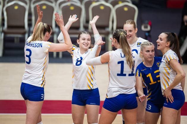 250826 Players of Sweden celebrate during the women s volleyball world championship match between Sweden and Egypt on August 26, 2025 in Bangkok Photo Kaikungwon Duanjumroon BILDBYRAN code XY XY0070 volleyball volleyball landslaget egypt sverige egypten national team sweden dam bbeng vm world championship jubel  Copyright: KaikungwonxDuanjumroon BB250826BB254