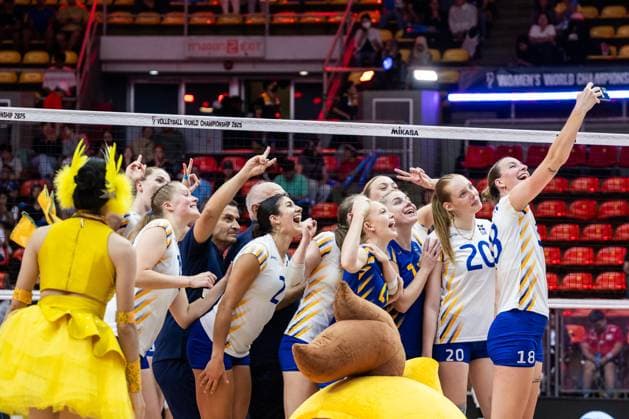 250826 Players of Sweden after the women s volleyball world championship match between Sweden and Egypt on August 26, 2025 in Bangkok Photo Kaikungwon Duanjumroon BILDBYRAN code XY XY0070 volleyball volleyball landslaget egypt sverige egypten national team sweden dam bbeng vm world championship  Copyright: KaikungwonxDuanjumroon BB250826BB259
