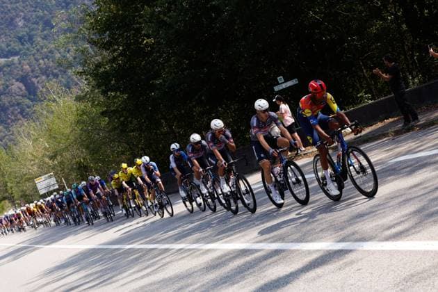 The pack competes in the fourth stage of La Vuelta cycling tour between Susa and Voiron, 26 August 2025. This stage covering 206,7 km is the last one held in Italy and France before teams depart for Spain to continue the race. Fourth stage of La Vuelta cycling tour !ACHTUNG: NUR REDAKTIONELLE NUTZUNG!  Copyright: xJavierxLizonx GRAF3072 20250826-55017741751_1