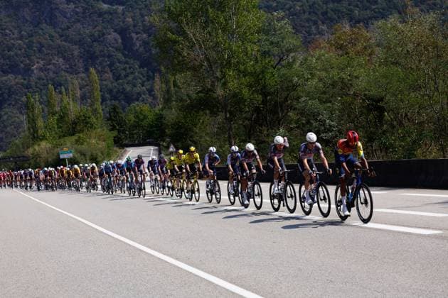 The pack competes in the fourth stage of La Vuelta cycling tour between Susa and Voiron, 26 August 2025. This stage covering 206,7 km is the last one held in Italy and France before teams depart for Spain to continue the race. Fourth stage of La Vuelta cycling tour !ACHTUNG: NUR REDAKTIONELLE NUTZUNG!  Copyright: xJavierxLizonx GRAF3071 20250826-55017741754_1
