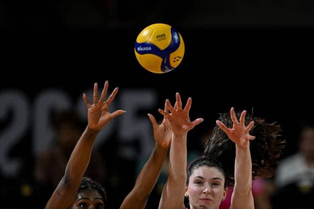 USA - Czechia - FIVB Women s Volleyball World Championship, WM, Weltmeisterschaft NAKHON RATCHASIMA, THAILAND - AUGUST 26: Stephanie Samedy (L) and Dana Rettke (R) of USA in action during the FIVB Women s Volleyball World Championship match between USA and Czechia at Korat Chatchai Hall in Nakhon Ratchasima, Thailand, on August 26, 2025. Mustafa Hatipoglu Anadolu Nakhon Ratchasima Thailand. Editorial use only. Please get in touch for any other usage.  Copyright: x2025xAnadoluxMustafaxHatipoglux