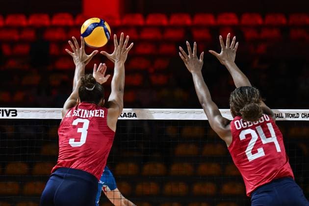 USA v Czechia - FIVB Women’s World Volleyball Championship NAKHON RATCHASIMA, THAILAND - AUGUST 26: Avery Skinner (3) and Chiaka Ogbogu (24) of USA in action during the FIVB Women s Volleyball World Championship, WM, Weltmeisterschaft match between USA and Czechia at Korat Chatchai Hall in Nakhon Ratchasima, Thailand, on August 26, 2025. Mustafa Hatipoglu Anadolu Nakhon Ratchasima Thailand. Editorial use only. Please get in touch for any other usage.  Copyright: x2025xAnadoluxMustafaxHatipoglux