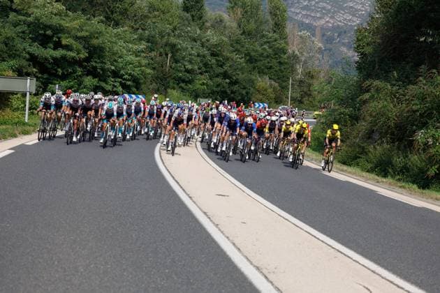 The pack competes in the fourth stage of La Vuelta cycling tour between Susa and Voiron, 26 August 2025. This stage covering 206,7 km is the last one held in Italy and France before teams depart for Spain to continue the race. Fourth stage of La Vuelta cycling tour !ACHTUNG: NUR REDAKTIONELLE NUTZUNG!  Copyright: xJavierxLizonx GRAF3085 20250826-55017741941_1
