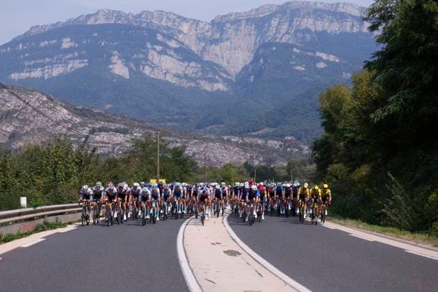 The pack competes in the fourth stage of La Vuelta cycling tour between Susa and Voiron, 26 August 2025. This stage covering 206,7 km is the last one held in Italy and France before teams depart for Spain to continue the race. Fourth stage of La Vuelta cycling tour !ACHTUNG: NUR REDAKTIONELLE NUTZUNG!  Copyright: xJavierxLizonx GRAF3088 20250826-55017741989_1