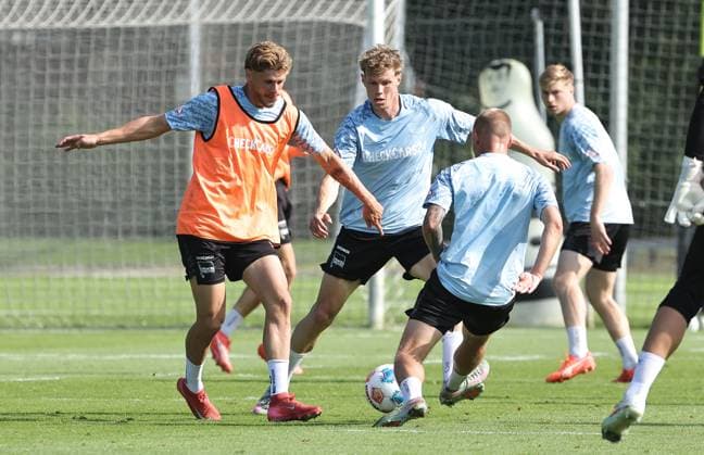 Marton Dardai, Luca Schuler, Jon Dagur Thorsteinsson duel match scene action sport soccer soccer season 2025 2026 2 Bundesliga men DFL 26 08 2025 Training Hertha BSC Berlin DFL regulations prohibit any use of photographs as image sequences and or quasi video
