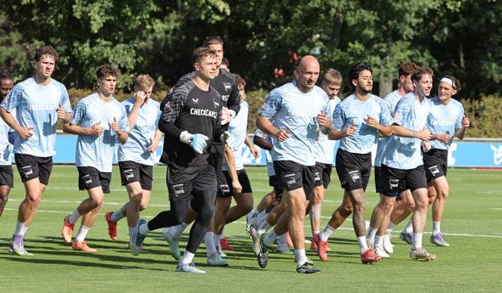 Hertha team running out after the end of training Sport Football Soccer Season 2025 2026 2 Bundesliga Men DFL 26 08 2025 Training Hertha BSC Berlin DFL regulations prohibit any use of photographs as image sequences and or quasi video