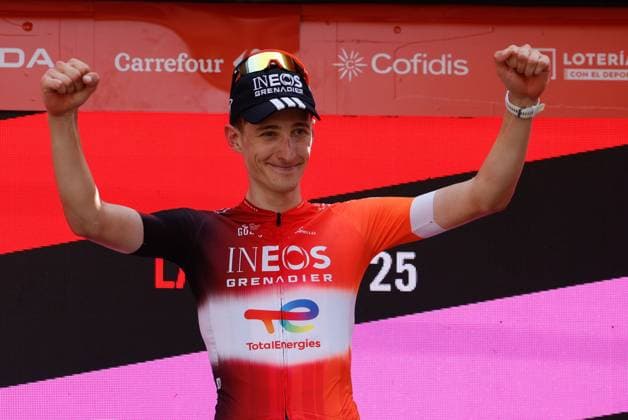 British rider Ben Turner of INEOS Grenadiers celebrates on the podium after winning the fourth stage of La Vuelta cycling tour between Susa and Voiron, 26 August 2025. This stage covering 206,7 km is the last one held in Italy and France before teams depart for Spain to continue the race. Fourth stage of La Vuelta cycling tour !ACHTUNG: NUR REDAKTIONELLE NUTZUNG!  Copyright: xJavierxLizonx GRAF3121 20250826-55017742197_1