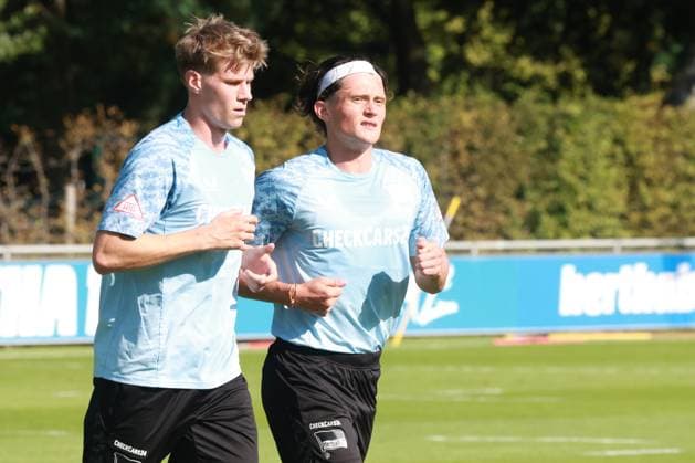 DEU, DFL, 2 FBL Hertha BSC, Training, 26 08 2025, Sportforum, Berlin, DEU, DFL, 2 FBL Hertha BSC, Training, im Bild Auslauftraining, auslaufen nach dem Training Luca Schuler Hertha BSC Berlin 18 , Fabian Reese Hertha BSC Berlin 11 DFL regulations prohibit any use of Photographs as image sequences and or quasi video nordphotoxGmbHx xEngler nph00076