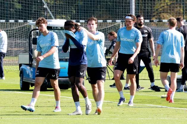 DEU, DFL, 2 FBL Hertha BSC, Training, 26 08 2025, Sportforum, Berlin, DEU, DFL, 2 FBL Hertha BSC, Training, im Bild Hertha Spielerkreis, Deyovaisio Zeefuik Hertha BSC Berlin 42 , Maurice Krattenmacher Hertha BSC Berlin 14 , Leon Jensen Hertha BSC Berlin 5 , Fabian Reese Hertha BSC Berlin 11 DFL regulations prohibit any use of Photographs as image sequences and or quasi video nordphotoxGmbHx xEngler nph00076