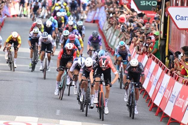 26-08-2025 Vuelta A Espana; Tappa 04 Susa - Voiron; 2025, Ineos Grenadiers; 2025, Alpecin - Deceuninck; Turner, Ben; Philipsen, Jasper; Planckaert, Edward; Voiron; 
