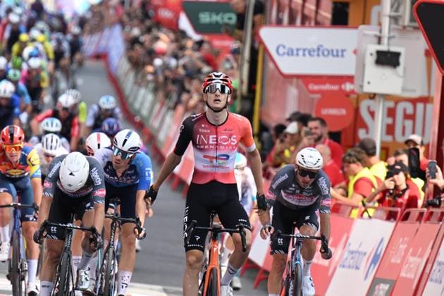 26-08-2025 Vuelta A Espana; Tappa 04 Susa - Voiron; 2025, Ineos Grenadiers; 2025, Alpecin - Deceuninck; Turner, Ben; Philipsen, Jasper; Planckaert, Edward; Voiron; 