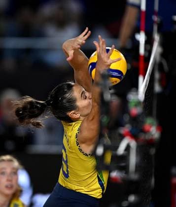(250826) -- CHIANG MAI, Aug. 26, 2025 -- Julia Gambatto Kudiess of Brazil blocks during the Preliminary Phase Pool C match between Brazil and Puerto Rico at the Volleyball Women s World Championship, WM, Weltmeisterschaft in Chiang Mai, Thailand, Aug. 26, 2025. ) (SP)THAILAND-CHIANG MAI-VOLLEYBALL-WOMEN S WORLD CHAMPIONSHIP-BRAZIL VS PUERTO RICO HouxZhaokang 