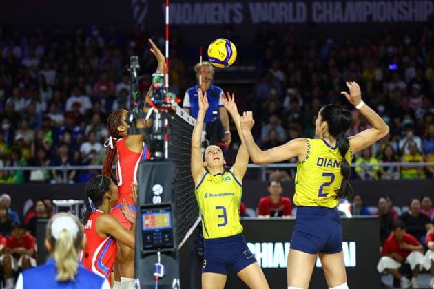 (250826) -- CHIANG MAI, Aug. 26, 2025 -- Diana Duarte Alecrim (1st R) and Macris Fernanda Silva Carneiro (2nd R) of Brazil compete during the Preliminary Phase Pool C match between Brazil and Puerto Rico at the Volleyball Women s World Championship, WM, Weltmeisterschaft in Chiang Mai, Thailand, Aug. 26, 2025. ) (SP)THAILAND-CHIANG MAI-VOLLEYBALL-WOMEN S WORLD CHAMPIONSHIP-BRAZIL VS PUERTO RICO SunxWeitong 