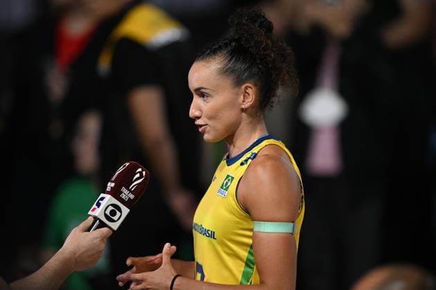 (250826) -- CHIANG MAI, Aug. 26, 2025 -- Gabriela Braga Guimaraes of Brazil is interviewed after the Preliminary Phase Pool C match between Brazil and Puerto Rico at the Volleyball Women s World Championship, WM, Weltmeisterschaft in Chiang Mai, Thailand, Aug. 26, 2025. ) (SP)THAILAND-CHIANG MAI-VOLLEYBALL-WOMEN S WORLD CHAMPIONSHIP-BRAZIL VS PUERTO RICO HouxZhaokang 