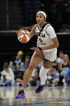 Angel Reese (5 Chicago Sky) dribbles during the game between the Chicago Sky and Connecticut Sun on Saturday August 23, 2025 at Wintrust Arena, Chicago, USA. (NO COMMERCIAL USAGE) Copyright: xShainaxBenhiyoun SPPx Sportspressphoto_SPR14609