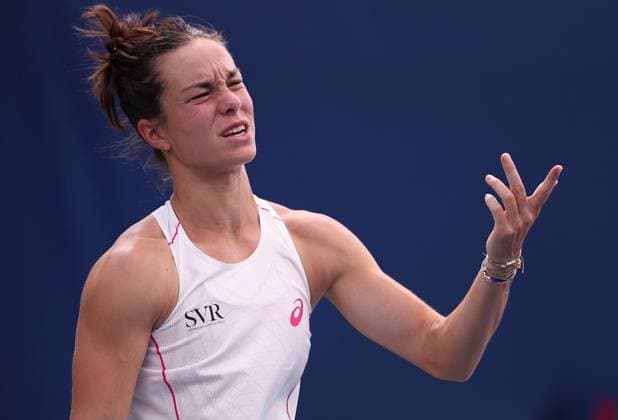Lois Boisson of France frustrated 2025 US Open, Day Three, USTA Billie Jean King National Tennis Center, New York, USA - 26 Aug 2025New York USTA Billie Jean King National T New York (NY) United States of America  Copyright: xJavierxGarcia Shutterstockx 15451865bc
