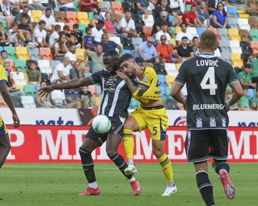 Keinan Davis of Udinese FC battle for the ball with Unai Nunez Gestoso Nunez of Hellas Verona FC during Udinese Calcio FC vs Hellas Verona FC, 1Â° Serie A Enilive 2025-26 game at Bluenergy stadium in Udine (UD), Italy, on August 25, 2025.  Copyright: xDavidexCasentini IPAxSportx xipa-agency.netx xx IPA_63325929 IPA_Agency_IPA63325929
