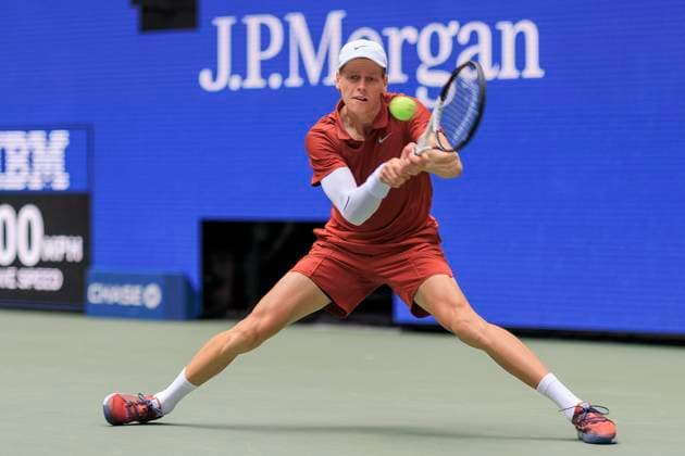 August 26, 2025, Flushing Meadows, New York, USA: JANNIK SINNER hits a double backhand return during a match against Kopriva on Day 3 of the 2025 US Open at USTA Billie Jean King National Tennis Center on Tuesday. Sinner won 6:1 6:1 6:2. Flushing Meadows USA - ZUMAp124 20250826_zaa_p124_068 Copyright: xJavierxRojasx