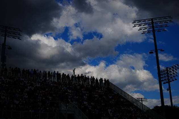 Fans watch Stefanos Tsitsipas on court 7 as dark clouds loom 2025 US Open, Day Three, USTA Billie Jean King National Tennis Center, New York, USA - 26 Aug 2025New York USTA Billie Jean King National T New York (NY) United States of America  Copyright: xJavierxGarcia Shutterstockx 15451865dj