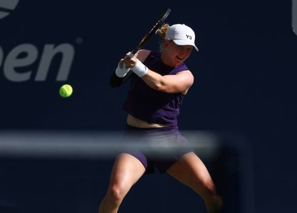 2025 US Open Tennis Championships, Day Three, Billy Jean-King Tennis Centre, Flushing Meadows, New York, USA, 26 08 2025 Francesca Jones (GBR) in action during her first round match against Eva Lys (GER) in the 2025 US Open at Flushing Meadows New York Billy Jean King Tennis Centre, Flushing Meadows New York USA Copyright: xMarkxGreenwoodx