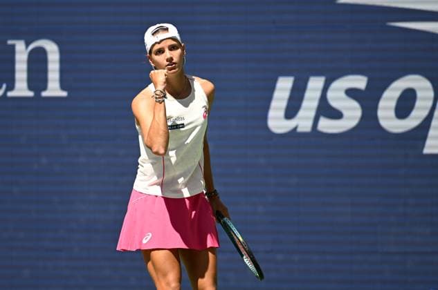 (250827) -- NEW YORK, Aug. 27, 2025 -- Emiliana Arango of Colombia celebrates scoring during the women s singles first round match against Iga Swiatek of Poland at the 2025 US Open tennis championships in New York, the United States, on Aug. 26, 2025. ) (SP)U.S.-NEW YORK-TENNIS-US OPEN-WOMEN S SINGLES LixRui 