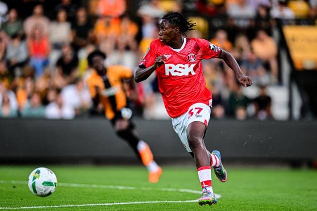 Cambridge United v Charlton Athletic - Carabao Cup Second Round Ibrahim Fullah (37 Charlton Athletic) is in action during the Carabao Cup match between Cambridge United and Charlton Athletic at the Cledara Abbey Stadium in Cambridge, United Kingdom, on August 26, 2025. Cambridge Cambridgeshire United Kingdom  Copyright: xMIxNewsx originalFilename:fletcher-cambridg250826_npyt0.jpg