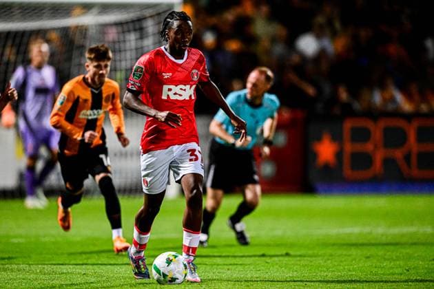 Cambridge United v Charlton Athletic - Carabao Cup Second Round Ibrahim Fullah of Charlton Athletic controls the ball during the Carabao Cup match between Cambridge United and Charlton Athletic at the Cledara Abbey Stadium in Cambridge, on August 26, 2025. Cambridge Cambridgeshire United Kingdom  Copyright: xMIxNewsx originalFilename:fletcher-cambridg250826_npnuZ.jpg
