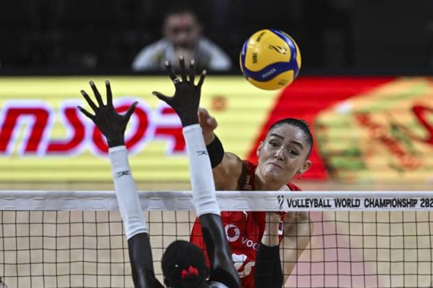 Turkiye v Canada - FIVB Women’s World Volleyball Championship NAKHON RATCHASIMA, THAILAND - AUGUST 27: Zehra Gunes (18) of Turkiye in action during the FIVB Women s Volleyball World Championship, WM, Weltmeisterschaft match between Turkiye and Canada at Korat Chatchai Hall in Nakhon Ratchasima, Thailand, on August 27, 2025. Mustafa Hatipoglu Anadolu Nakhon Ratchasima Thailand. Editorial use only. Please get in touch for any other usage.  Copyright: x2025xAnadoluxMustafaxHatipoglux