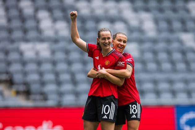 250827 Elisabeth Terland and Julia Zigiotti Olme of Manchester United celebrate after 1 0 during the UEFA Women s Champions League qualifying match between Manchester United and PSV Eindhoven on August 27, 2025 in Stockholm Photo Jonathan Näckstrand BILDBYRAN COP 94 JN0223 fotboll football soccer fotball uefa womens champions league manchester united wfc psv eindhoven dam bbeng jubel celebration  Copyright: JONATHANxNÄCKSTRAND BB250827JN003