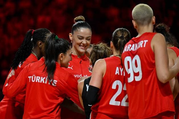 Turkiye v Canada - FIVB Women’s World Volleyball Championship NAKHON RATCHASIMA, THAILAND - AUGUST 27: Players of Turkiye celebrate after scoring a point during the FIVB Women s Volleyball World Championship, WM, Weltmeisterschaft match between Turkiye and Canada at Korat Chatchai Hall in Nakhon Ratchasima, Thailand, on August 27, 2025. Mustafa Hatipoglu Anadolu Nakhon Ratchasima Thailand. Editorial use only. Please get in touch for any other usage.  Copyright: x2025xAnadoluxMustafaxHatipoglux