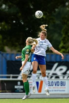UEFA Women s Champions League Second Qualifying Round Semi-Final, Sportpark Schreurserve, Enschede, The Netherlands 27 8 2025 Athlone Town vs Breidablik Natalie McNally of Athlone Town AFC battles for the ball Natalie McNally 27 8 2025  Copyright: x INPHO FrankxUijlenbroekx FU1_5760 20250827