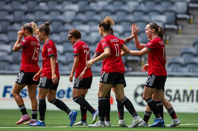 250827 Elisabeth Terland of Manchester United celebrates with her teammates after 3 0 during the UEFA Women s Champions League qualifying match between Manchester United and PSV Eindhoven on August 27, 2025 in Stockholm Photo Jonathan Näckstrand BILDBYRAN COP 94 JN0223 fotboll football soccer fotball uefa womens champions league manchester united wfc psv eindhoven dam bbeng jubel celebration  Copyright: JONATHANxNÄCKSTRAND BB250827JN015