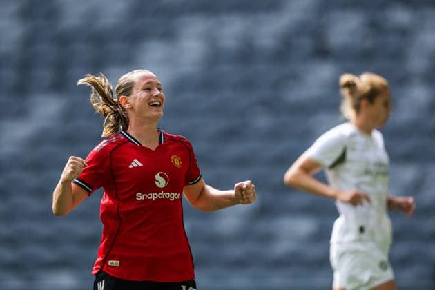 250827 Elisabeth Terland of Manchester United celebrates after 4 0 during the UEFA Women s Champions League qualifying match between Manchester United and PSV Eindhoven on August 27, 2025 in Stockholm Photo Jonathan Näckstrand BILDBYRAN COP 94 JN0223 fotboll football soccer fotball uefa womens champions league manchester united wfc psv eindhoven dam bbeng jubel celebration  Copyright: JONATHANxNÄCKSTRAND BB250827JN018
