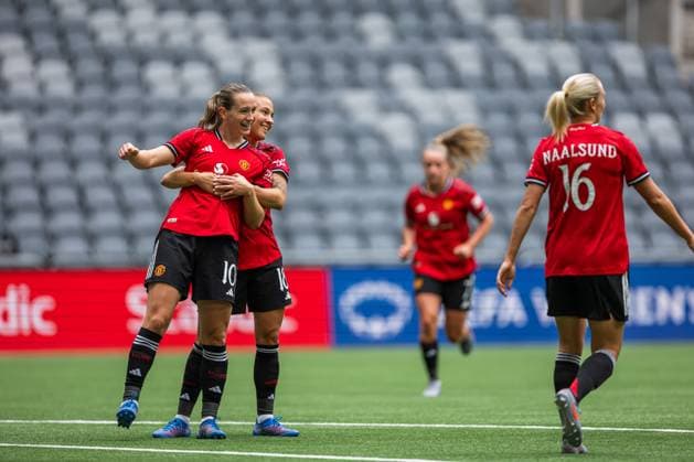 250827 Elisabeth Terland and Julia Zigiotti Olme of Manchester United celebrate after 1 0 during the UEFA Women s Champions League qualifying match between Manchester United and PSV Eindhoven on August 27, 2025 in Stockholm Photo Jonathan Näckstrand BILDBYRAN COP 94 JN0223 fotboll football soccer fotball uefa womens champions league manchester united wfc psv eindhoven dam bbeng jubel celebration  Copyright: JONATHANxNÄCKSTRAND BB250827JN038