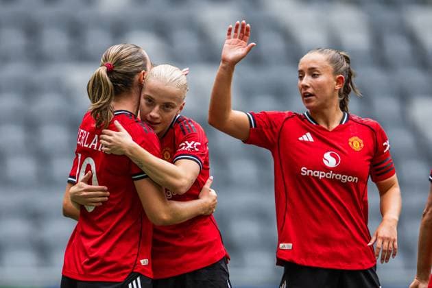 250827 Elisabeth Terland and Anna Sandberg of Manchester United celebrate after 1 0 during the UEFA Women s Champions League qualifying match between Manchester United and PSV Eindhoven on August 27, 2025 in Stockholm Photo Jonathan Näckstrand BILDBYRAN COP 94 JN0223 fotboll football soccer fotball uefa womens champions league manchester united wfc psv eindhoven dam bbeng jubel celebration  Copyright: JONATHANxNÄCKSTRAND BB250827JN039