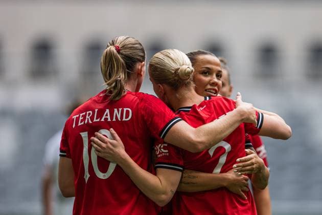 250827 Elisabeth Terland, Anna Sandberg and Celin Bizet Donnum of Manchester United celebrate after 2 0 during the UEFA Women s Champions League qualifying match between Manchester United and PSV Eindhoven on August 27, 2025 in Stockholm Photo Jonathan Näckstrand BILDBYRAN COP 94 JN0223 fotboll football soccer fotball uefa womens champions league manchester united wfc psv eindhoven dam bbeng jubel celebrate  Copyright: JONATHANxNÄCKSTRAND BB250827JN060
