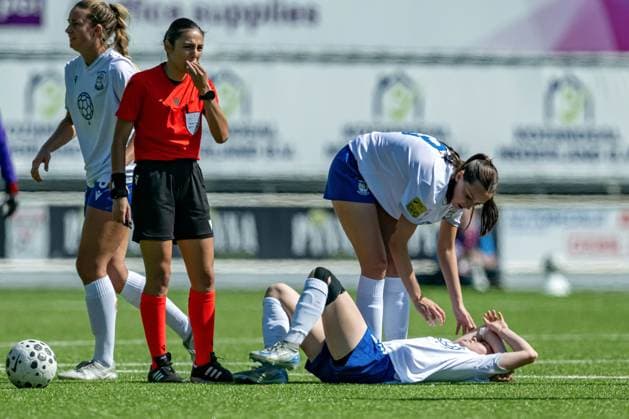 UEFA Women s Champions League Second Qualifying Round Semi-Final, Sportpark Schreurserve, Enschede, The Netherlands 27 8 2025 Athlone Town vs Breidablik Hannah Waesch of Athlone Town AFC injured Hannah Waesch 27 8 2025  Copyright: x INPHO FrankxUijlenbroekx FU1_7044 20250827
